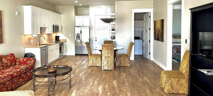 2Br with Balcony Near Biloxi Beach & One Block to Casinos! Downtown Darling Hotels in Biloxi