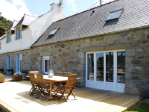 La Maison de l'Aber, at the edge of Aber Wrach, sea view Hoteles en Landéda