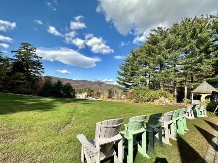 Spacious 3 bedroom Family Condo located 1 mile from downtown North Conway! Отели в г. Конуэй