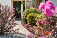 Close to Trilith & Airport! Fenced yard! Walk to shops! Hotels in Fayette County