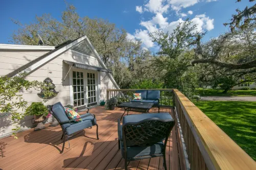 Fully Renovated "Old Florida" Apartment