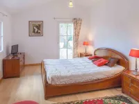 Big garden, 200m beach, shops 500m, wifi, Hotels in Arradon
