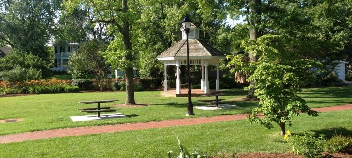 Carpenter St. Cottage In the Heart of St Michaels Village - Large Screened Porch Hotels in Talbot County