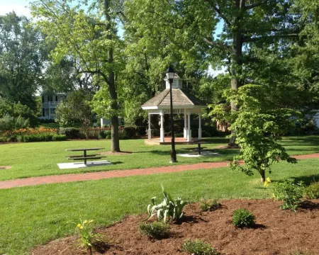 Carpenter St. Cottage In the Heart of St Michaels Village - Large Screened Porch Hotels in Saint Michaels