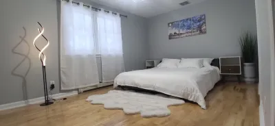 Stunning 3bedroom modern home closed to everything Hotels in 