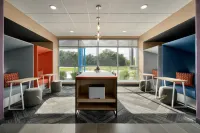 Tru by Hilton Sandusky - parking