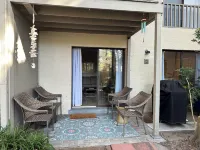 EASY WALK TO THE BEACH - PETS WELCOME - STEPLESS - PRIVATE ENCLOSED PATIO