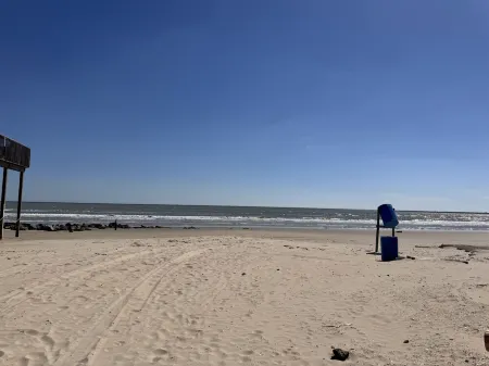 Comfy Coastal Cottage Two