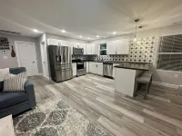 "Lake Front Point" Retreat located in quiet cove of Lake Wylie Hotels in South Point