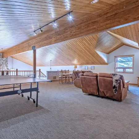 Equipped family-sized ski chalet in Driggs, ID a short drive to Grand Targhee.