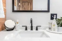Newly renovated 2-bedroom cottage by the lake