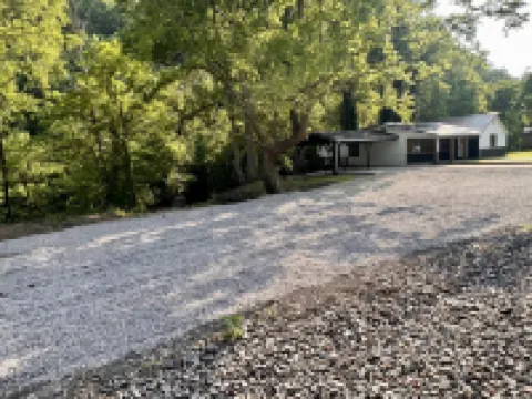 Creek View Retreat 3 Bedroom- 2 Full Bathroom.  Cozy home