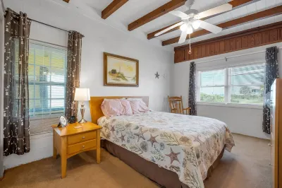 Gorgeous Views! Beautiful Beach Home on the Gulf! 20% Off a Week Through Sept!!! Hotels near Mission By The Sea