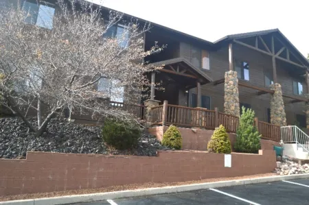 Black Bear Lodge - 5 minutes to Fool Hollow Lake and Golf Courses Отели в г. Шоу Лоу