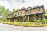 Luxury Lodge Sleeps 26 Comfortably at Sapphire Valley Resort - Wifi