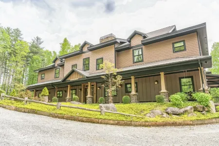 Luxury Lodge Sleeps 26 Comfortably at Sapphire Valley Resort