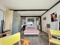 Unique villa with direct beach access, shops on foot.