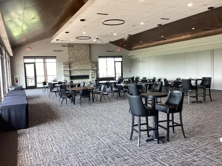 Enjoy golf course views with hot tub and fire pit. Отели в г. Полк