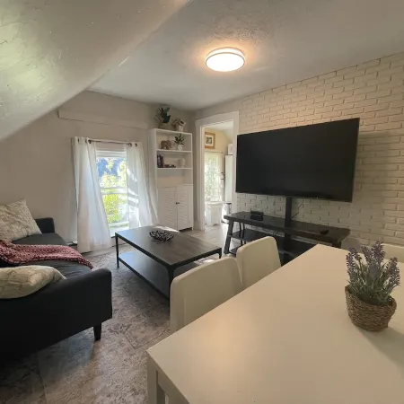 2b apt loft Downtown Ipswich
