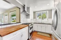 Charming Sky Cove: SFO Haven Hotels in Millbrae