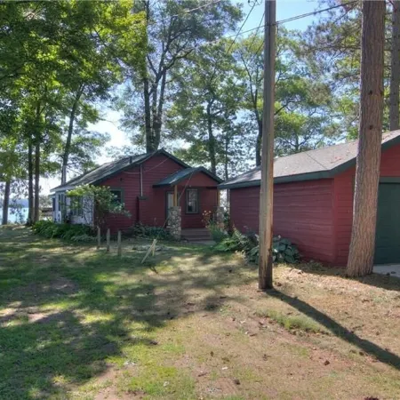Charming 2-bedroom Hayward Cabin on Lac Courte Oreilles
