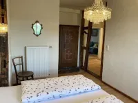 Klosterhof Siebenborn - Wohnen Sie auf Einem Historischen Weingut Hotels in Maring-Noviand