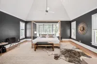 Beautiful  6BR/6BA Home w/ Resort Style Pool, Cabana Bar and Guest House!