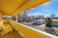 Lovable Loft w/AC, Large Balcony, King Beds, W/D, Garage, 3 Smart TVs, Fast WiFi