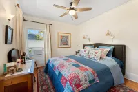 Charming Cottage Downtown