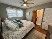 Avalon 3Br Bayside Retreat: Sleeps 7, Large Porch, Outdoor Shower & Grill