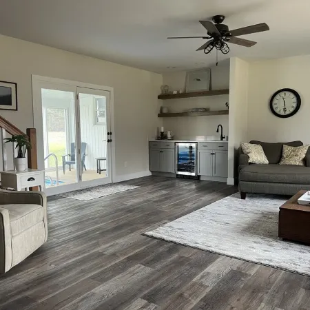 Charming farmhouse with 4 bedrooms, indoor pool, WiFi and AC in soothing Otsego