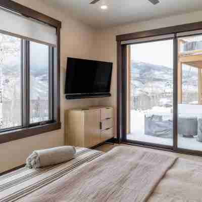 Private Colorado Mountain Retreat.                5Br Home + Guest House Rooms