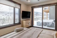 Private Colorado Mountain Retreat.                5Br Home + Guest House