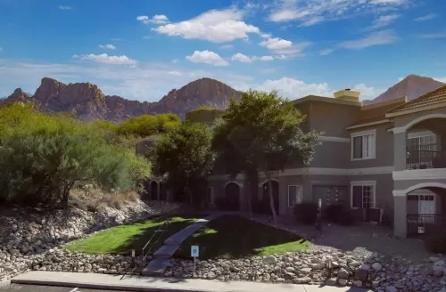 Lovely ground floor 2 bedroom condo with office