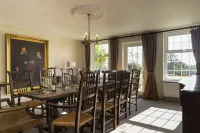 Secluded Farmhouse set in 300 acres, sleeps 11 comfortably, and up to 14 people. Hotels in Battle