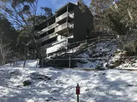 Penthouse two level Apartment with Mountain Views