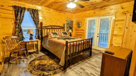 A Majestic Mountain Getaway, Walk to Lake Hiwassee