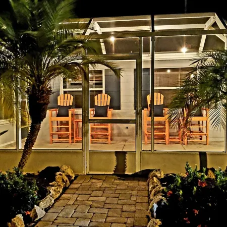 Heated Pool, Bikes, Kayaks, Sups, Outdoor Tiki Bar with TV Corn Hole Court