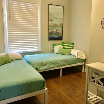Urban Oasis 3 Miles to Cincy Sleeps 12