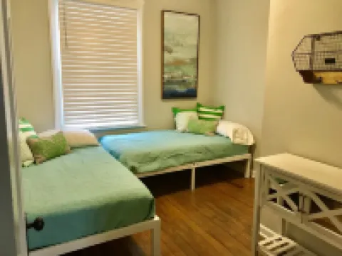 Urban Oasis 3 Miles to Cincy Sleeps 12