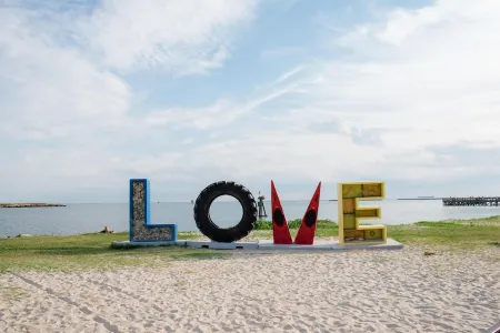 4 min walk to beach, Dog Friendly, Fenced Yard, Firepit, Fireplace, Отели в г. Кейп Чарльз