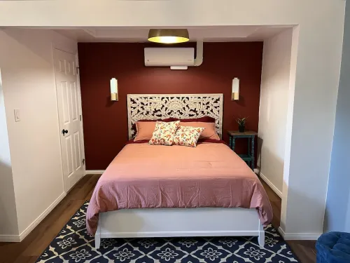 Rosy Casita with A/C near Base & Downtown with easy access to freeway