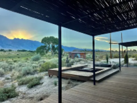 The LONEWEST Retreat in the Eastern Mountain Sierras Hotels in Lone Pine