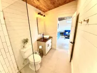 Cozy & Cute Modern Tiny house close to wineries, wedding venues, and outdoor fun Hôtels à proximité de : Ian's Chapel at Camp Lucy