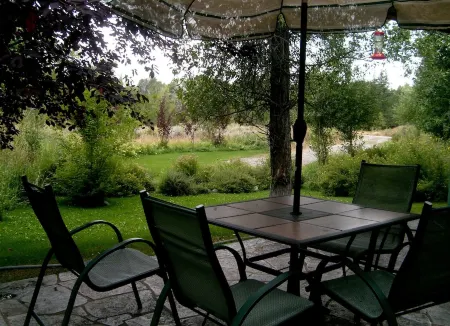 Private home, creek, pond, serene, quiet, breathtaking landscape