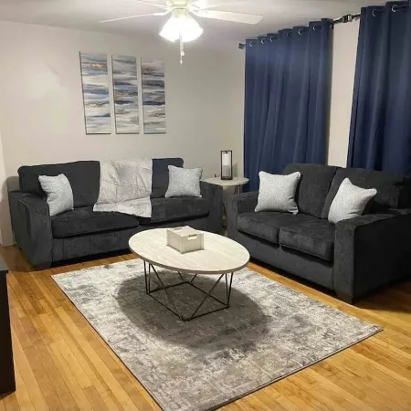 Wonderful new cozy 3 bedroom min from the casino