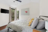 Tiny Cottage - Hill Country Kohl's Kyle附近的飯店