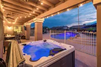 Beautiful backyard oasis w/free heated diving pool Hotels in Peoria