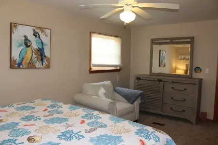 Cheerful, Semi Oceanfront, pet friendly, w/pool