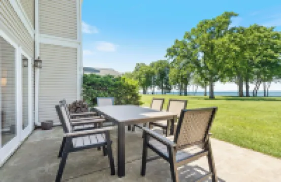 4Br Lakefront Townhome with Stunning Mille Lacs Lake Views in Onamia